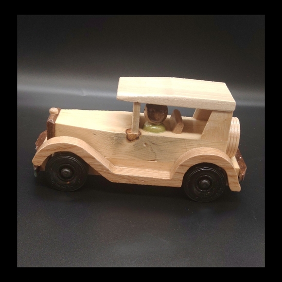 Hand Carved Wood Car with Cute Driver - Picture 6 of 8